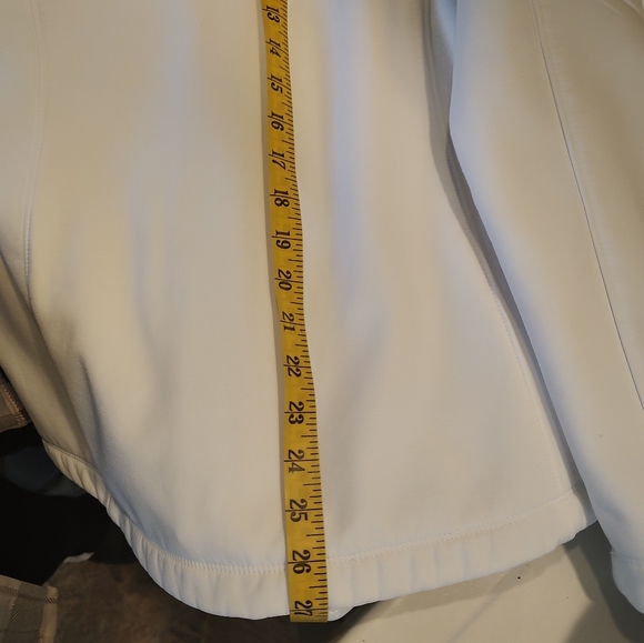 Soft shell hooded jacket. Size large - Picture 10 of 11